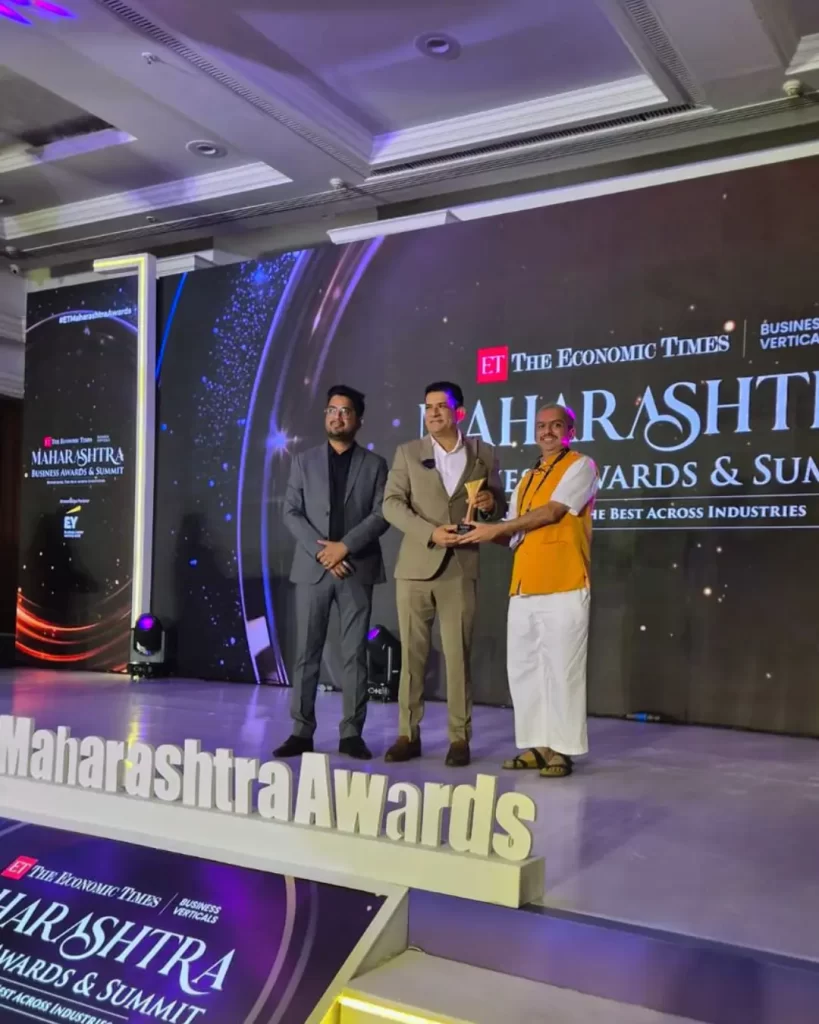 Shri_Shrinivas_R_Deshingkar_has_been_honored_with_the_Entrepreneur_of_the_Year_Award_by_The_Economic_Times